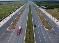 Image: Major Infrastructure Projects Continue Despite National Holiday