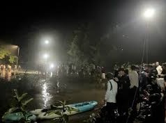 Image: Missing 10th Grader Swept Away by Floodwaters in Quang Tri