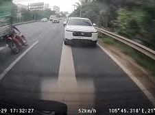Image: Motorcycle Crashes into Truck in Phu Tho, Rider Dies