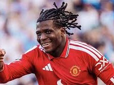 Image: Patrick Dorgu Shines as Left-Back Solution for Manchester United