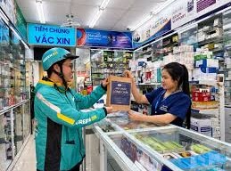 Image: Phạm Nhật Vượng Partners with Nguyễn Bạch Điệp for Health Service Expansion