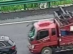 Image: Police Save Family Stranded on Highway with Urgent Call