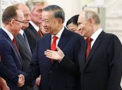 Image: Russia and France Host Special Ceremonies for Vietnam's Leaders