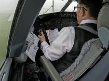 Image: Thai King Maha Vajiralongkorn Pilots Boeing 737 to Vietnam