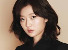 Image: The Star of 'Bright Spring' Stuns in Every Outfit