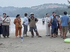 Image: Tragic Drowning of Two Women Selling Seafood at Hon Rom Beach