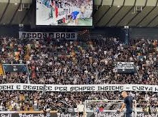 Image: Udinese Fans Pay Tribute to Noemi and Desiree During Lazio Match