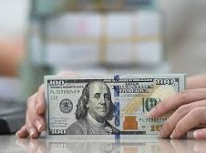Image: USD Exchange Rate Hits Record High Amid Fed Rate Hike
