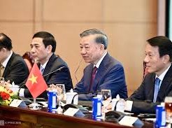 Image: Vietnam Ready to Share Development Experience with Myanmar