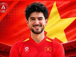 Image: Vietnamese-American Defender Kyle Colonna Gains Citizenship