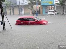 Image: Vinh Experiences Record Rainfall of 399mm, Causing Flooding