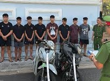 Image: Group of Teens Stage Fight to Steal Motorcycle in Da Nang