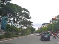 Image: Hanoi Expands O Cho Dua Road by Trimming Median Strip