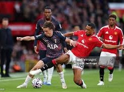 Image: Manchester United and Tottenham Battle to a Draw in Premier League
