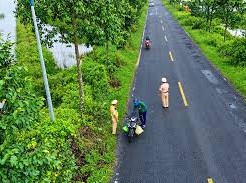 Image: Over 400 Cars Fined for Speeding and Running Red Lights in An Giang