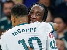 Image: Real Madrid Secures Narrow Victory Over Villarreal Despite Vinícius Júnior's Red Card