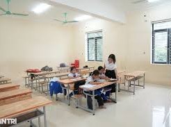 Image: Teacher's Heartbreak as Only 3 Students Attend Class