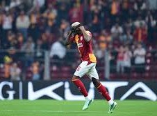 Image: Victor Osimhen Returns to Galatasaray After 35 Days