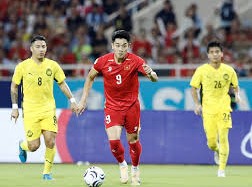Image: Vietnam National Football Team Faces Malaysia in FIFA ASEAN Cup