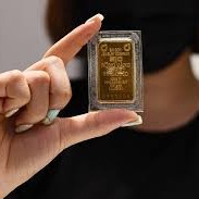 Image: Gold Prices Plummet, Investors Face Heavy Losses