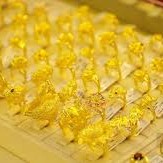 Image: Gold Prices Under Pressure as Experts Warn of Further Declines