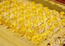 Image: Gold Prices Under Pressure as Experts Warn of Further Declines