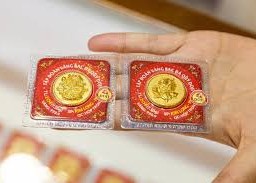 Image: Gold Prices Remain High Amid Market Fluctuations