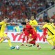 Image: Nguyen Dinh Bac Almost Scores on His Birthday in AFF Cup Match