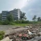 Image: Overgrown Weeds and Poor Conditions Surround Nam Dinh General Hospital