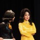 Image: Lê Phương Pays Respects to Late Artist Thanh Nga Before Performance