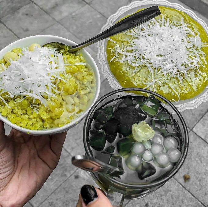 3 snacks under 100,000 VND on the new pedestrian street
