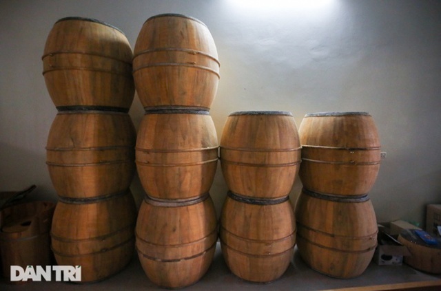 Back to where the biggest drum was made in Vietnam, the whole village was chiseled from morning to night