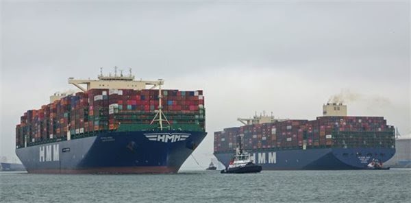 China tightens pandemic control measures for container goods