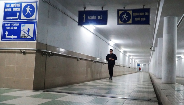 Hanoians avoid chill at tunnels