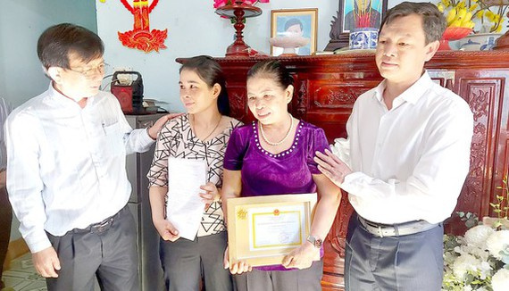 Mother of organ donor rewarded medal