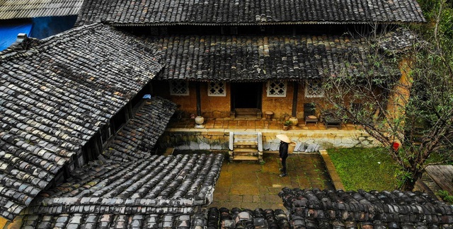 Inside the hundred-year-old house with “unique” architecture in Ha Giang