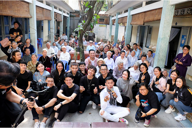 Ho Chi Minh City youths organize charitable photo shoot for elderly citizens