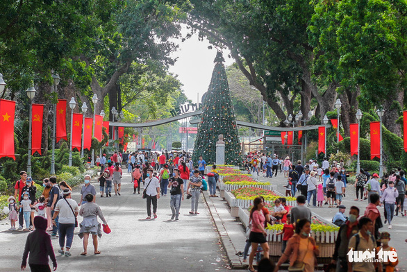People support strapped Saigon zoo with increased visits despite higher ticket prices
