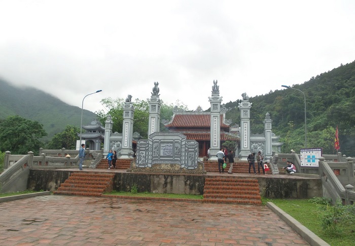 Spring travel, sightseeing at the Holy Mother Temple Lieu Hanh Quang Binh