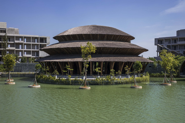 The stunning architecture of the restaurant in Cuc Phuong forest: 100% bamboo, majestic dome like a castle