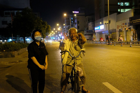 At 0 Oclock At Night In Saigon 19 Degrees Of 5 18yearold Female