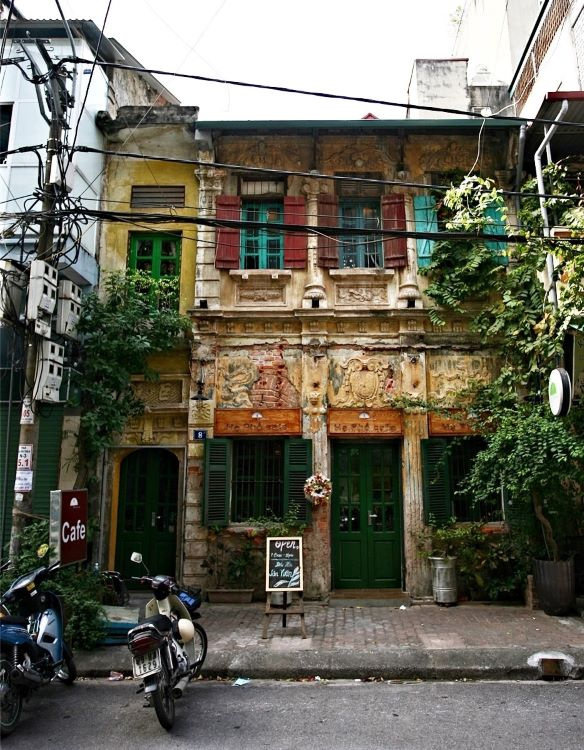 Cafe inside 90-year-old house