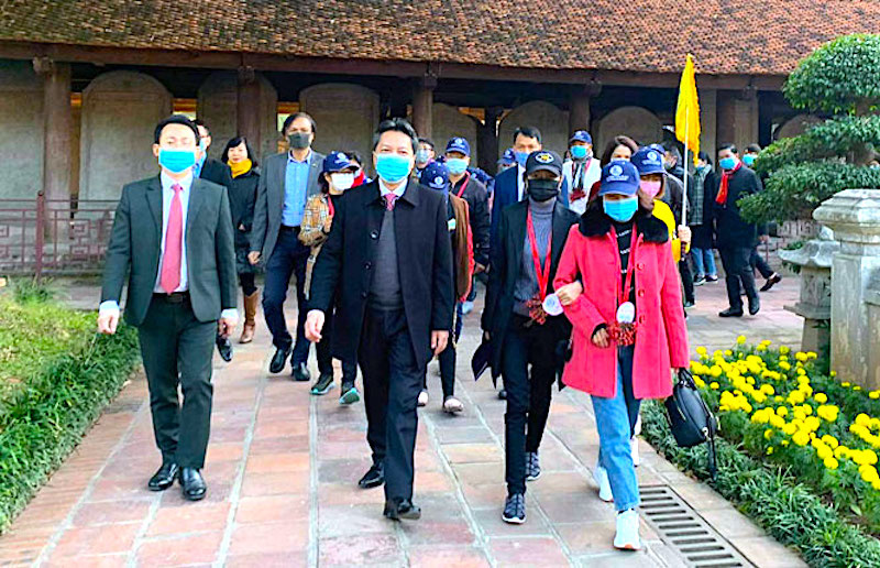 hanoi-welcomes-first-domestic-tourists-on-first-day-of-2021-breaking