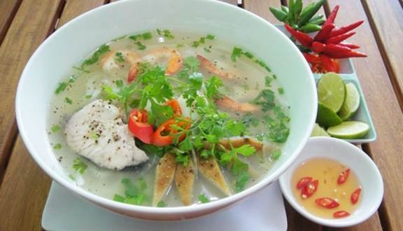 Try Ninh Thuận's fish cake noodle dish