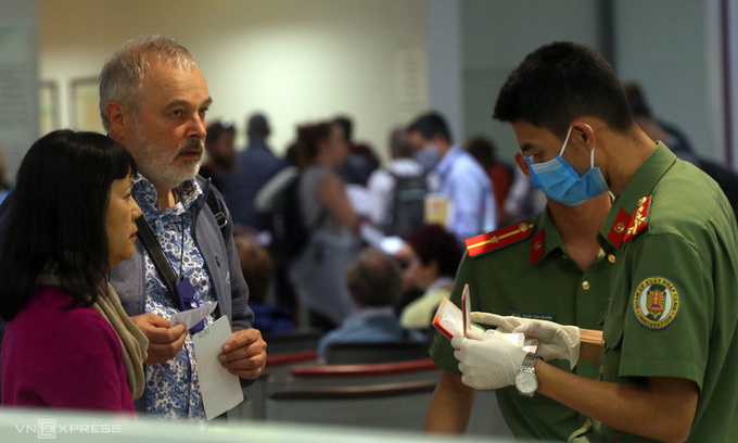 Vietnam not considering int’l flight resumption
