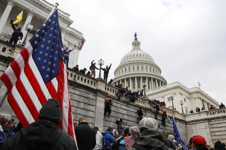 Vietnamese diaspora find US Capitol mayhem ‘unbelievable’
