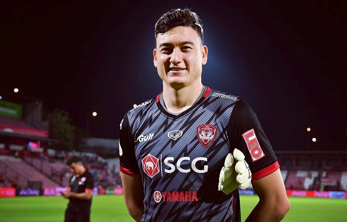 Vietnamese goalkeeper Dang Van Lam to play for Japan club