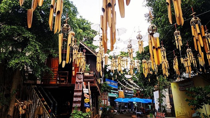 Virtual living at Buon Ma Thuot coffee book street