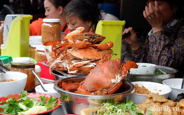 Visit the “paradise” market of Port land to enjoy no specialties, bring back enough fresh seafood, even more expensive prices are still popular just for this simple reason.