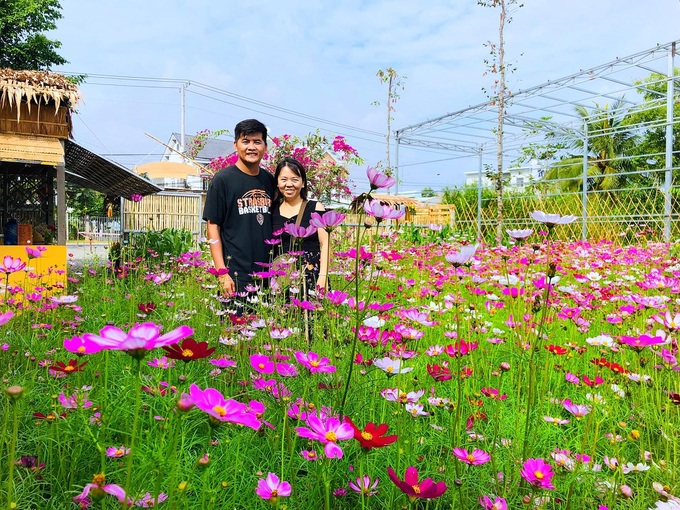3 months of turning wasteland into a flower garden of 4,000 m2